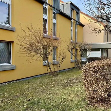 Naehe Uni Campus Inklusive Parkplatz Boho-Suite By Rentigo - Perfekt Fuer Einen Aufenthalt In Zentrumnaehe! Saarbruecken Exterior photo
